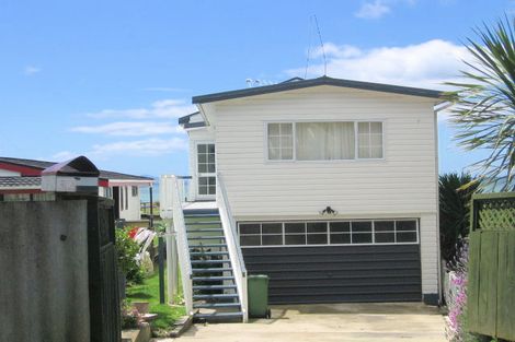 Photo of property in 32 The Terrace, Waihi Beach, 3611