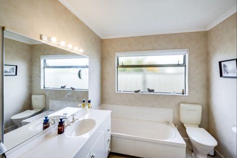 Photo of property in 10 Claridge Place, Taradale, Napier, 4112