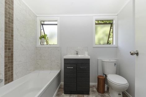 Photo of property in 21 St James Avenue, Helensville, 0800