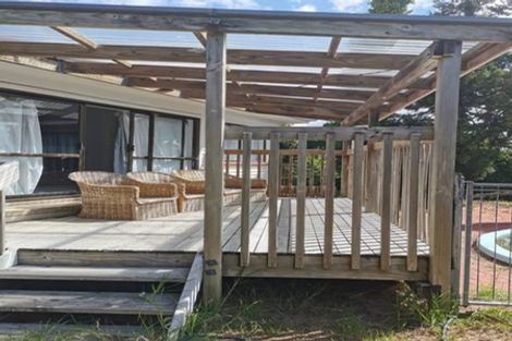 Photo of property in 5 Yeovil Road, Te Atatu Peninsula, Auckland, 0610