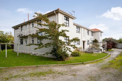 Photo of property in 553 Featherston Street, Roslyn, Palmerston North, 4414