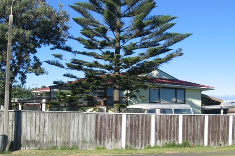 Photo of property in 15 Hewson Crescent, Otaki Beach, Otaki, 5512