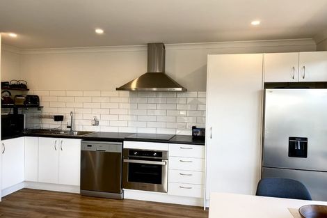 Photo of property in 10 Ara Patukawenga, Tawa, Wellington, 5028