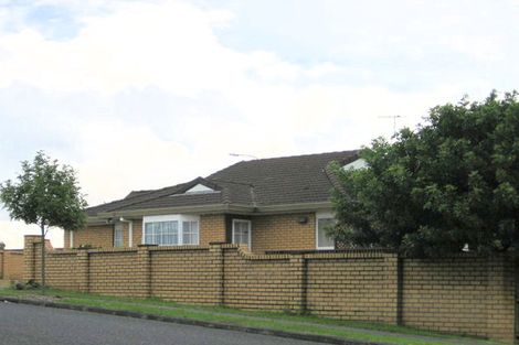 Photo of property in 2 Lexington Drive, Botany Downs, Auckland, 2010