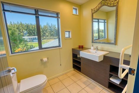 Photo of property in 165 Cashmere Bay Road, Moana, 7875