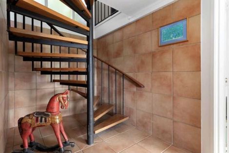 Photo of property in 2 Pine Hill Crescent, Browns Bay, Auckland, 0630