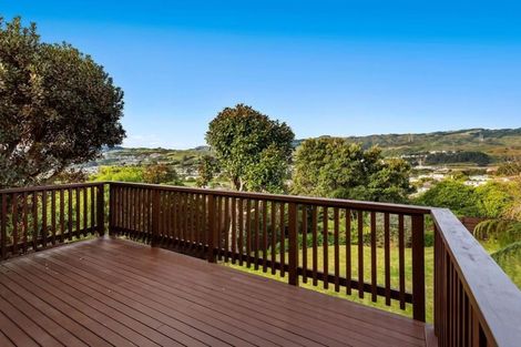 Photo of property in 5 Saint Benets Place, Tawa, Wellington, 5028