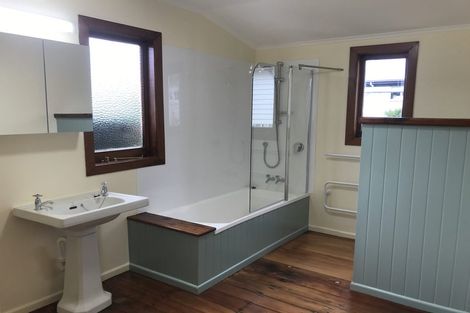 Photo of property in 11 Hanlon Crescent, Narrow Neck, Auckland, 0624