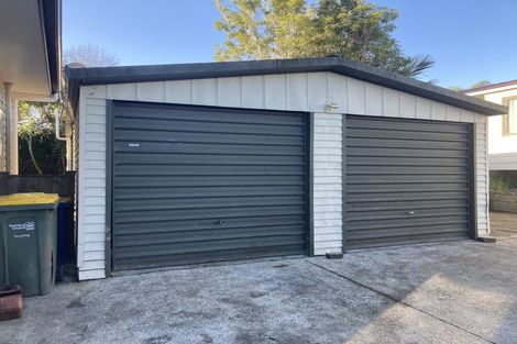 Photo of property in 102 Kemp Road, Massey, Auckland, 0614