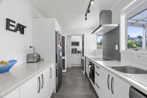 Photo of property in 42 Resolution Road, Welcome Bay, Tauranga, 3112