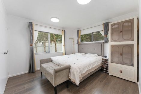 Photo of property in 33a Lilburn Crescent, Massey, Auckland, 0614