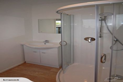 Photo of property in 7a Cheyne Walk, Newlands, Wellington, 6037