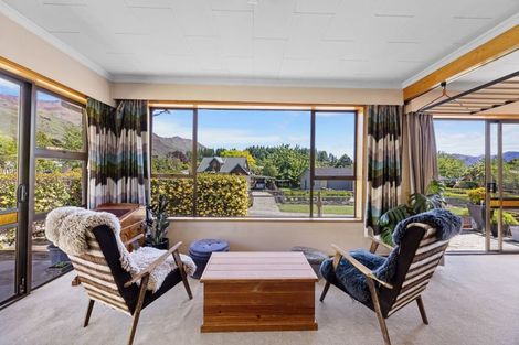 Photo of property in 3 Heuchan Lane, Wanaka, 9305
