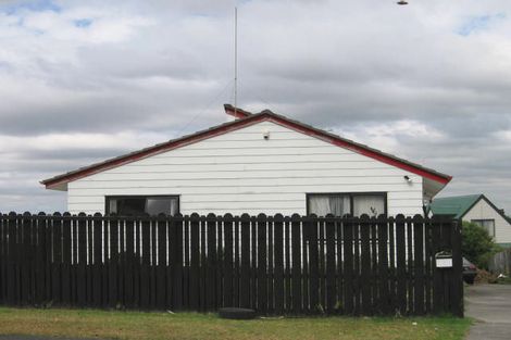 Photo of property in 7 Madigan Place, Glendene, Auckland, 0602