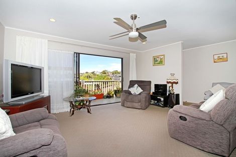 Photo of property in 1/38 Glenvar Road, Torbay, Auckland, 0630