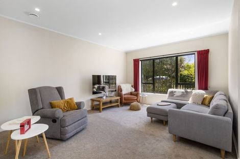Photo of property in 5 Ranui Terrace, Tawa, Wellington, 5028