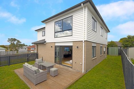Photo of property in 105 Lincoln Park Avenue, Massey, Auckland, 0614