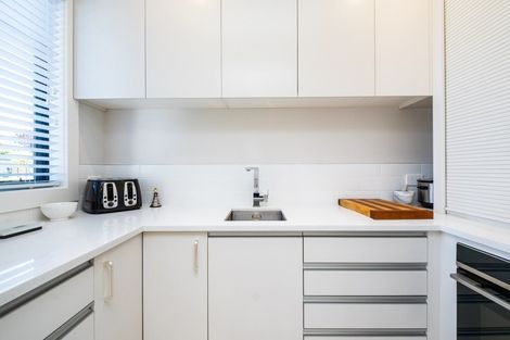 Photo of property in 1a Selwyn Road, Havelock North, 4130