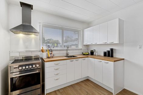 Photo of property in 2 Border Road, Henderson, Auckland, 0612