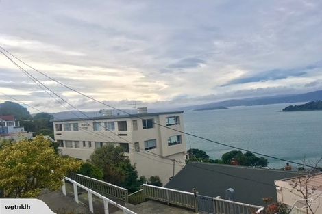 Photo of property in Grafon Court Flats, 2/53 Grafton Road, Roseneath, Wellington, 6011