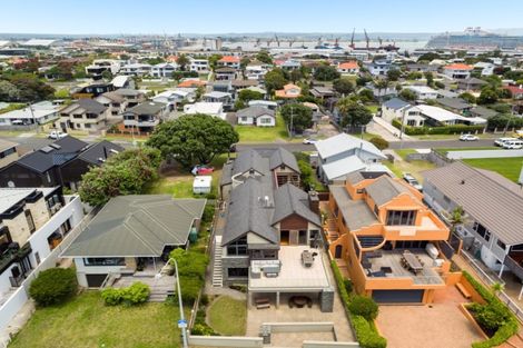 Photo of property in 85 Marine Parade, Mount Maunganui, 3116