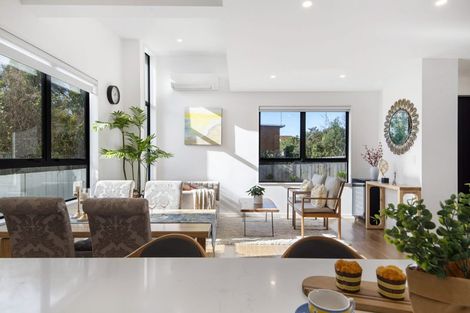 Photo of property in 61b Knights Road, Rothesay Bay, Auckland, 0630