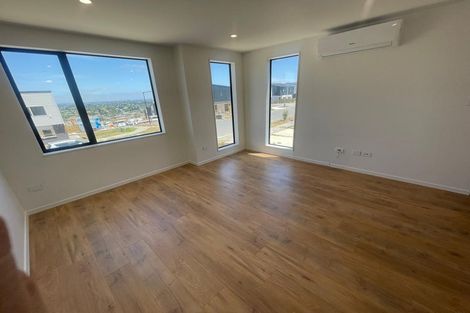 Photo of property in 18a Crestview Rise, Papakura, 2110