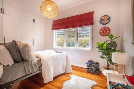 Photo of property in 50 Maungaraki Road, Korokoro, Lower Hutt, 5012