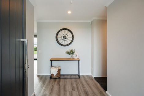 Photo of property in 40 View Road, Halcombe, 4779