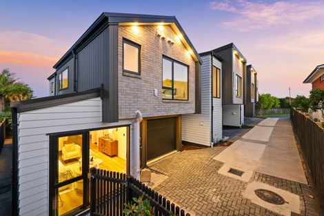Photo of property in 15b Wilbur Place, Pakuranga Heights, Auckland, 2010