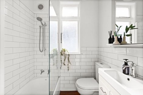 Photo of property in 44 Faraday Street, Hospital Hill, Napier, 4110