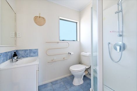 Photo of property in 33 Woodford Avenue, Henderson, Auckland, 0610