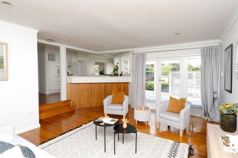 Photo of property in 33 Covil Avenue, Te Atatu South, Auckland, 0610
