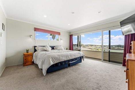 Photo of property in 12 Rishworth Avenue, Stanmore Bay, Whangaparaoa, 0932