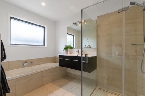 Photo of property in 14 Cone Peak Close, Lake Hayes, Queenstown, 9304