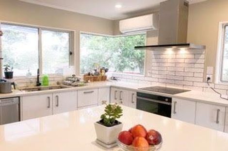 Photo of property in 121 West Harbour Drive, West Harbour, Auckland, 0618