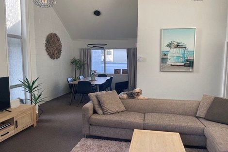 Photo of property in 1/41 Ravenwood Drive, Forrest Hill, Auckland, 0620