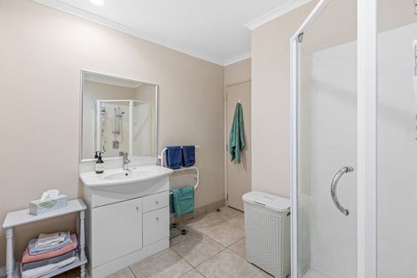 Photo of property in Waimanu Bay Village, 17/1 Piriti Drive, Te Atatu Peninsula, Auckland, 0610