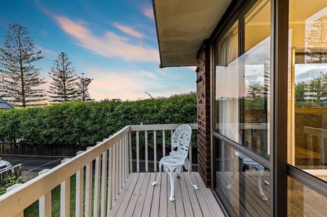 Photo of property in 2/18 Rangitoto Terrace, Milford, Auckland, 0620