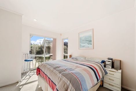 Photo of property in 32 Heversham Place, Glendene, Auckland, 0602