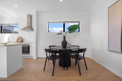 Photo of property in 8/5 Peachgrove Road, Te Atatu Peninsula, Auckland, 0610