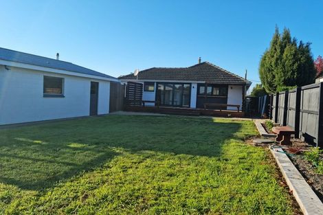 Photo of property in 8 Liverton Crescent, Bishopdale, Christchurch, 8053