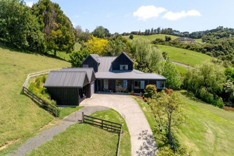 Photo of property in 2790 Long Bay Road, Coromandel, 3581