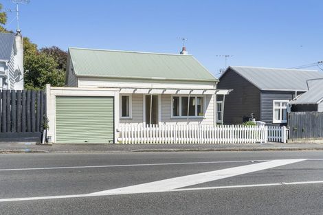 Photo of property in 58 Morley Street, New Plymouth, 4310