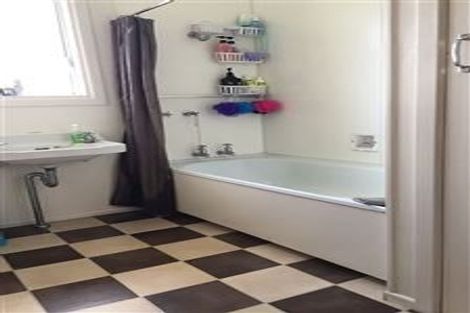 Photo of property in 2/13 Harwood Road, Mount Wellington, Auckland, 1060