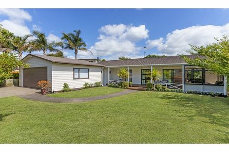 Photo of property in 6 Edgewater Grove, Orewa, 0931