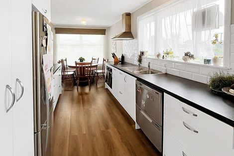 Photo of property in 1 Firth Place, Awapuni, Palmerston North, 4412