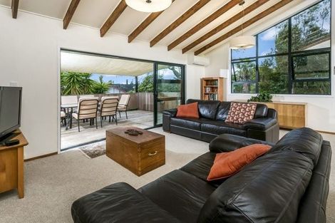 Photo of property in 6 Serrata Place, Browns Bay, Auckland, 0630