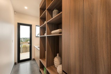 Photo of property in 39c Target Road, Totara Vale, Auckland, 0629