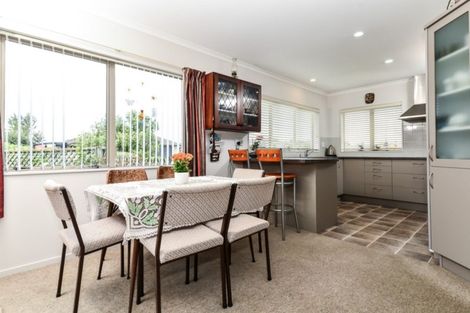 Photo of property in 2 Shrule Place, Huntington, Hamilton, 3210